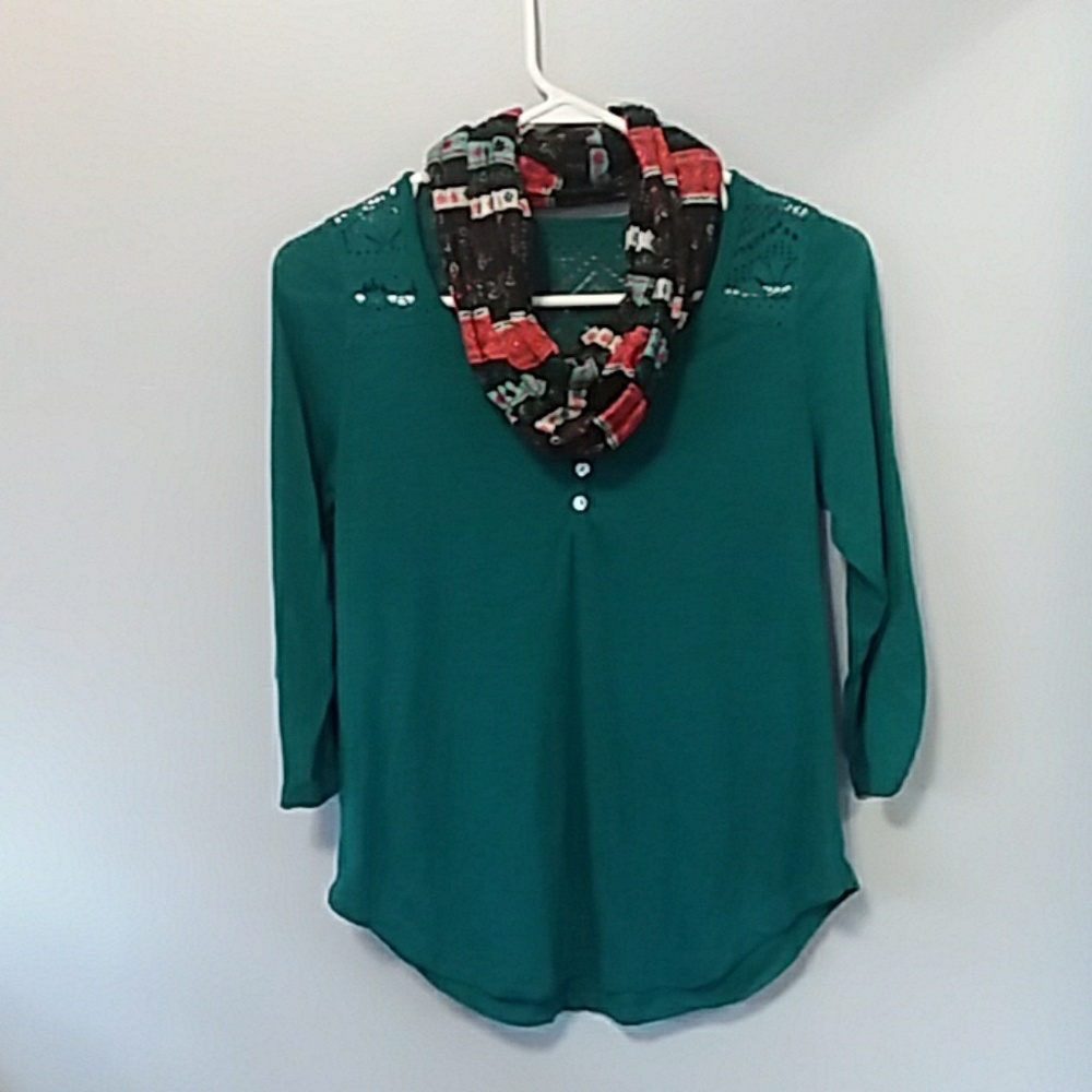 Shirt w/ scarf